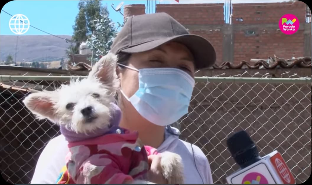 Imagen de emilia dando una nota en Parada Urbana