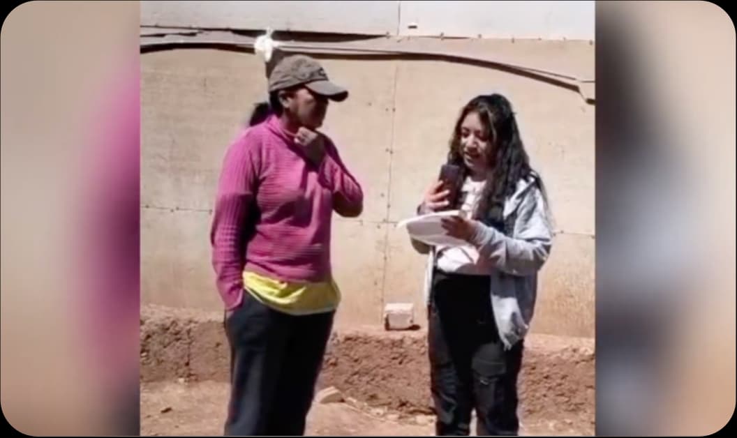 Imagen de emilia dando una nota en Patitas en Acción